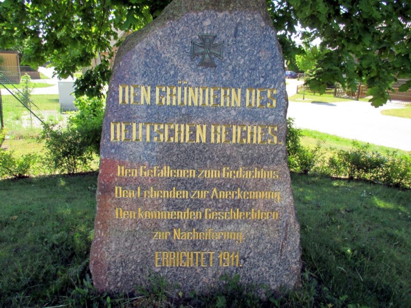 Sedlitz1_Krieger_Denkmal_Granit.jpg